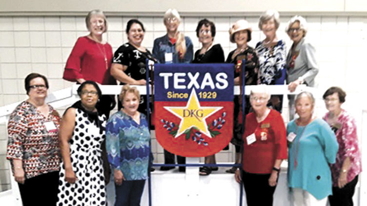 Gamma Omega members attend state convention